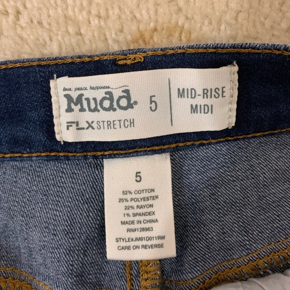 juniors denim midi shorts distressed dark wash - Picture 3 of 3